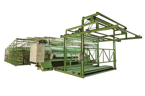 ماكينة صناعة العشب الصناعي